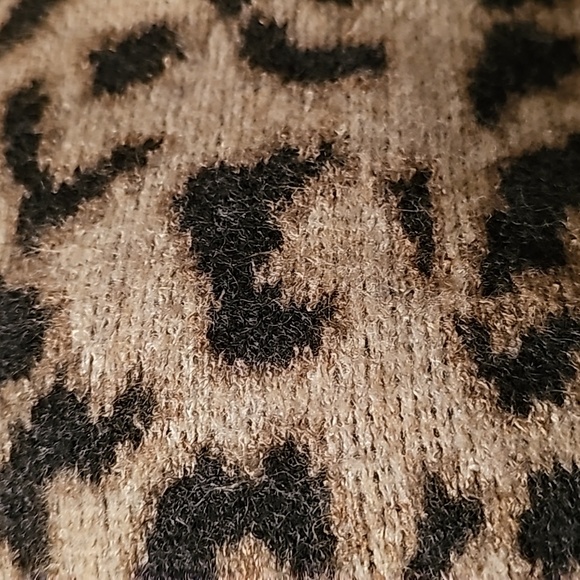 POL leopard cheetah print sweater Size small - Picture 5 of 5